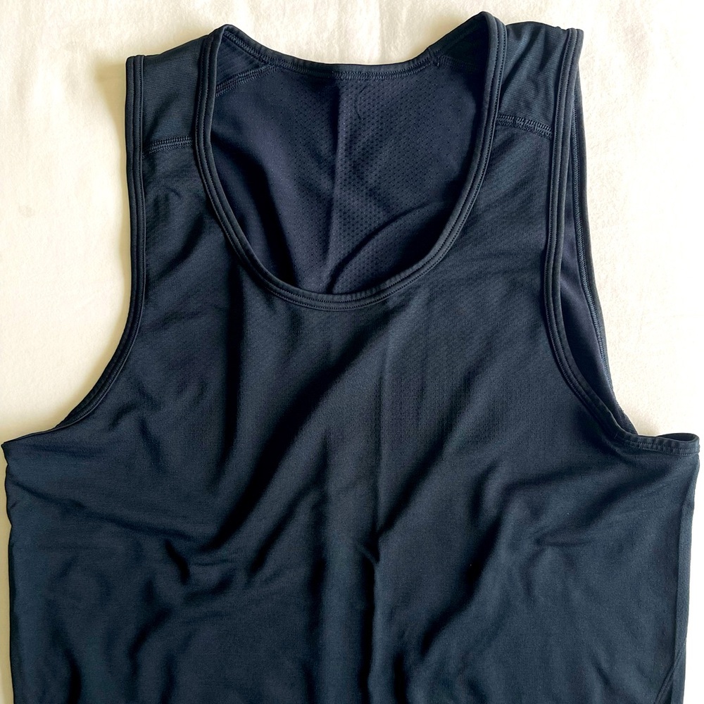 Lululemon Metal Vent Tech Tank in Navy